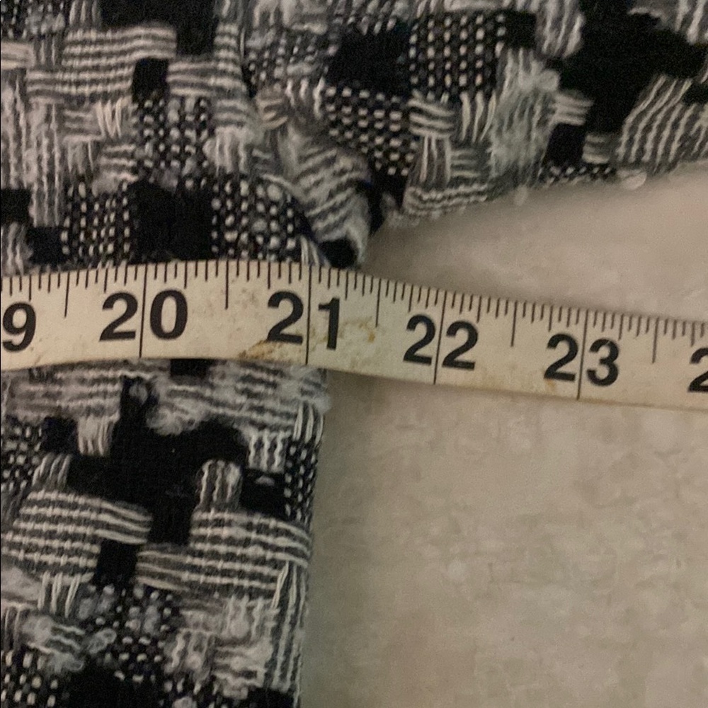 NWT Black and White Geometric Blazer with Structured Fabric - Picture 8 of 11